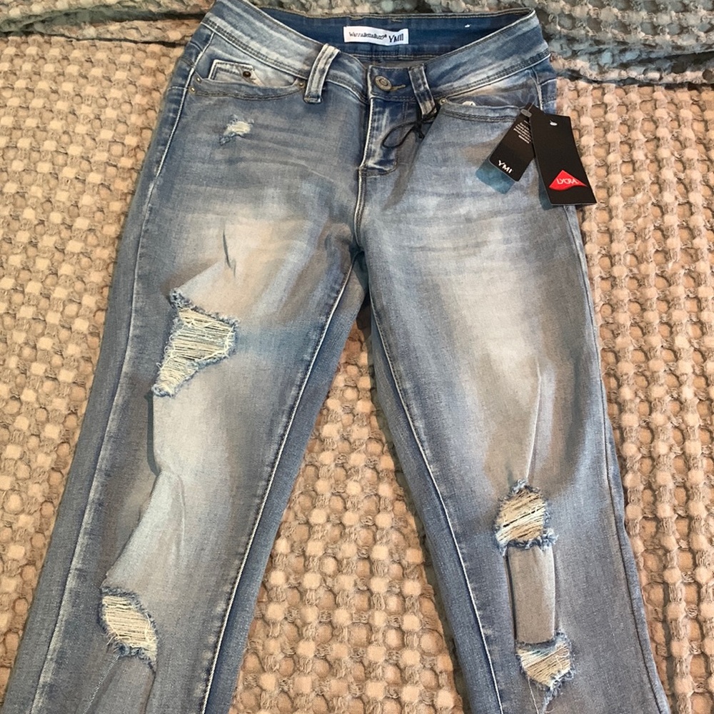 YMI Wanna betta butt light wash jeans size 3/26. Net